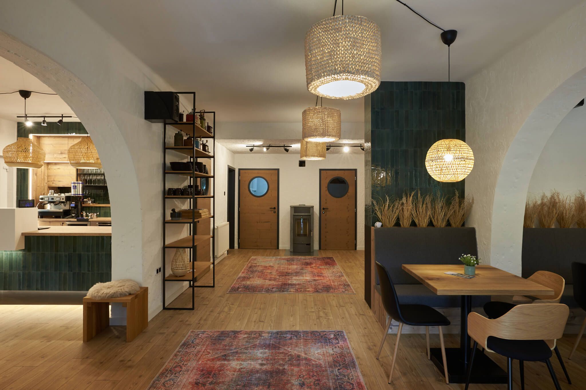 Resortok, 
Szállodák,
Hotelek, 
Apartmanok, 
Panziók, 
Kollégiumok, 
Éttermek, 